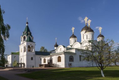 Yaz aylarında Eski Murom Spaso-Preobrazhensky manastırı. Rusya