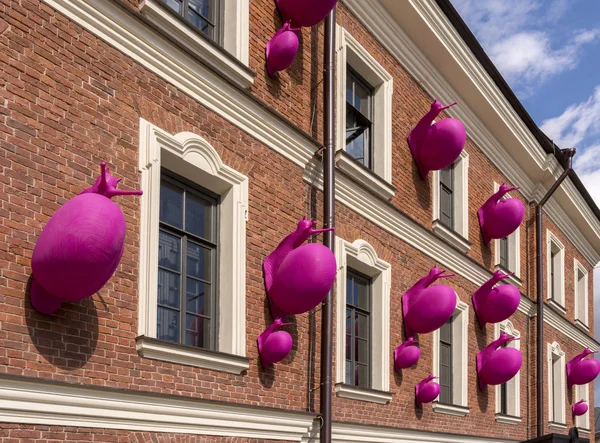 St. Petersburg, Rusya. 10 Ağustos 2019. New Holland adasında salyangoz ile House.