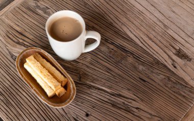 Kahvaltıda bir fincan lezzetli kahve.