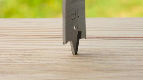 Closeup of a wood spade bit with number 16 is drilling a hole in a wooden plank. Outdoors. Copy space. — Stock Video