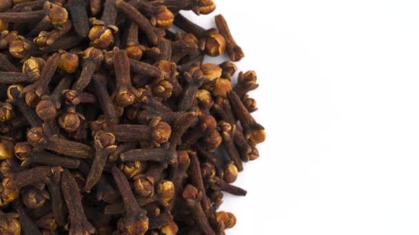 Half Frame Circle Shaped Dried Cloves Pile Vertically Rotating Isolated — Stock Video