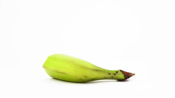Plátano Cocina Medio Verde Girando Tocadiscos Aislado Sobre Fondo Blanco — Vídeos de Stock