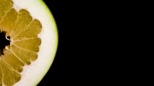 Ovanifrån Från Ovan Hälften Skär Pompelmus Pomelo Frukt Långsamt Roterande — Stockvideo