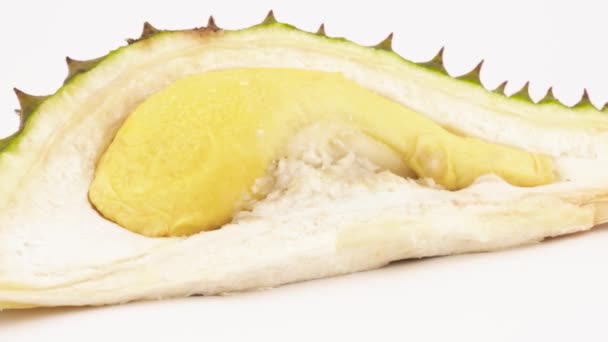Macro Shooting Durian Fruit Slice Yellow Flesh Slowly Rotating Turntable — Stock Video