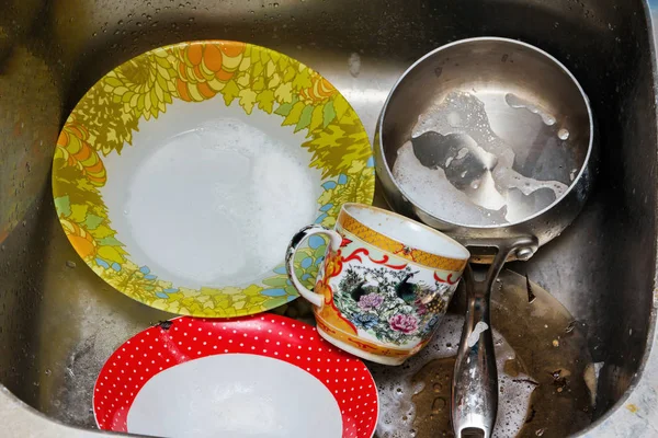 Dirty and unwashed kitchen utensils. — Stock Photo, Image