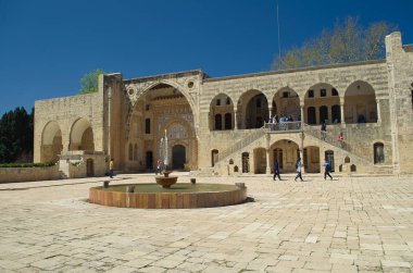 Chouf District, Lübnan, Nisan 05-2017: 1788, Lübnan'daki iç savaşlar sonra yenilenmiş tarihi Türk mermer banyo, Beit ed-Dine (Beiteddine) Sarayı içinde bulunan yerleşik.