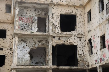 Beqaa, Lebanon, Nisan 04-2017: savaş, Lübnan ev markalarıdır machine-gunned, bombalandı, iç savaşta, Lübnan Dağları yok.