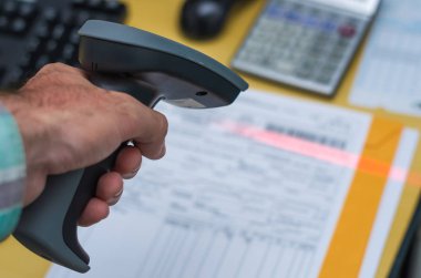 El ödeme yapmadan sistemde fatura barkod, saklı veri okuma.