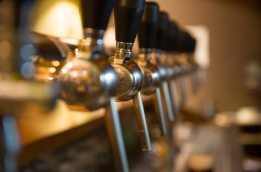 Bira musluklar sayaç bar brewpub. Zanaat bira.