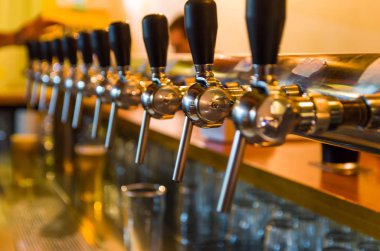 Bira musluklar sayaç bar brewpub. Zanaat bira.