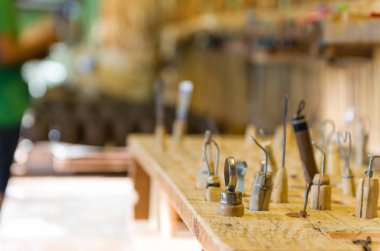 Bankta Kil heykel için Araçlar