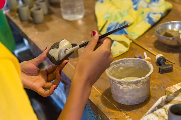 Tools on the bench to sculpt in clay