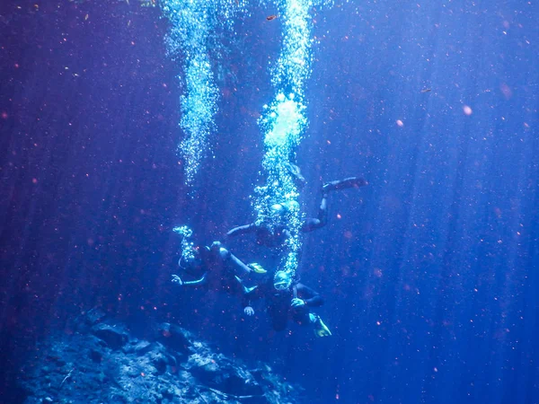 Beoefenen Duiken Snorkelen Mysterieuze Lagune Prachtige Lagune Van Transparant Turquoise — Stockfoto