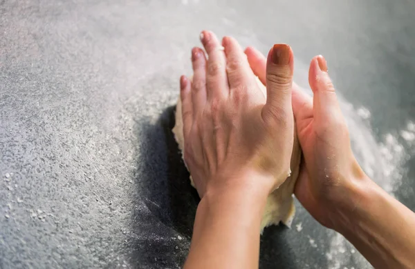 Woman Preparing Pizza Dough Black Granite Table — Stock Photo, Image