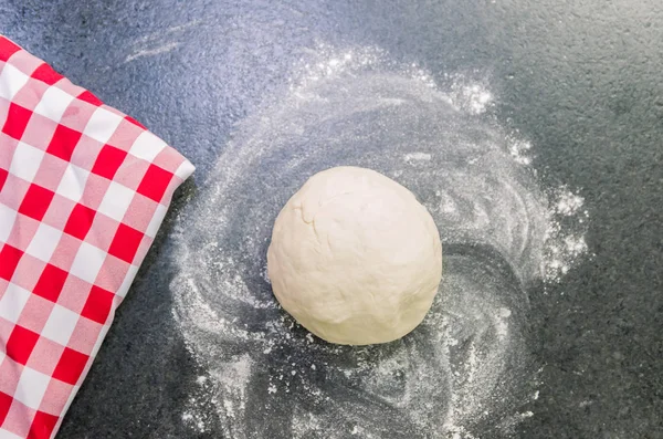 Preparazione Pasta Pizza Impasto Riposo — Foto Stock