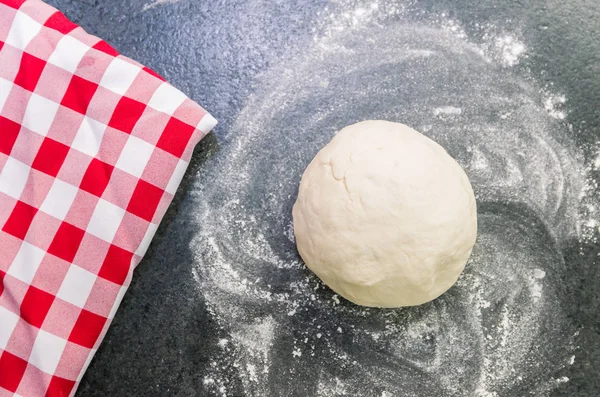 Hazırlık Pizza Hamuru Hamur Dinlenme — Stok fotoğraf