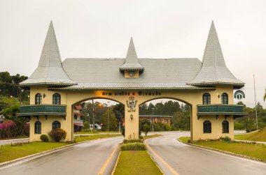 Gramado, Rio Grande Do Sul, Brezilya - 11 Ağustos 2018: Ağ geçidi Portico Entrace Gramado şehir