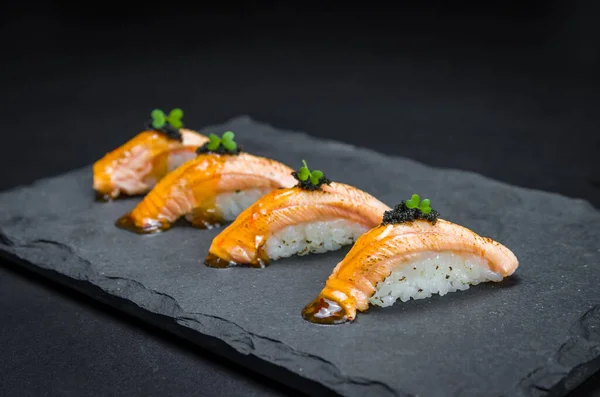 Perfect Sushi Traditional Japanese Cuisine Delicious Salmon Kiguiri Capellin Roe — Stock Photo, Image
