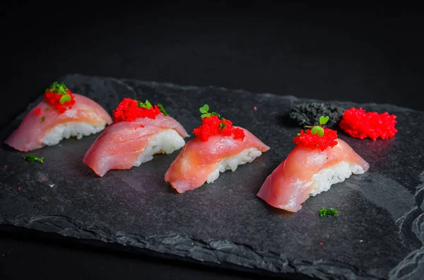 Perfect Sushi Traditional Japanese Cuisine Delicious Tuna Kiguiri Capellin Roe — Stock Photo, Image