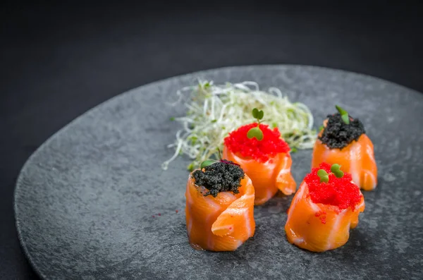 Sushi Cuisine Traditionnelle Japonaise Délicieux Sushi Jow Com Caviar Capellin — Photo