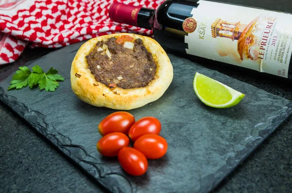 Delicious Lebanese Arabic Food Legitimate Sfihas Black Granite Background Tomatoes — Stock Photo, Image