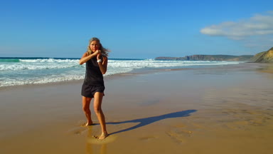 Kickbox eğitim sahilde