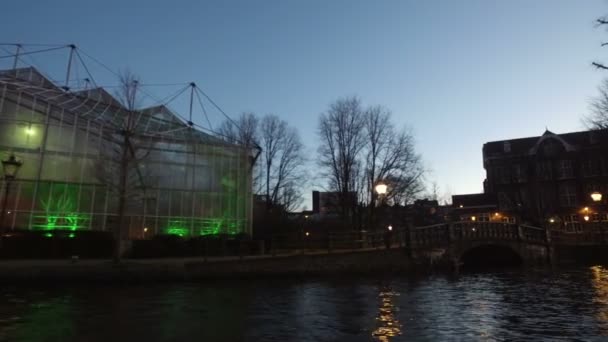 Круїз Каналах Амстердама Нідерланди Заході Сонця — стокове відео