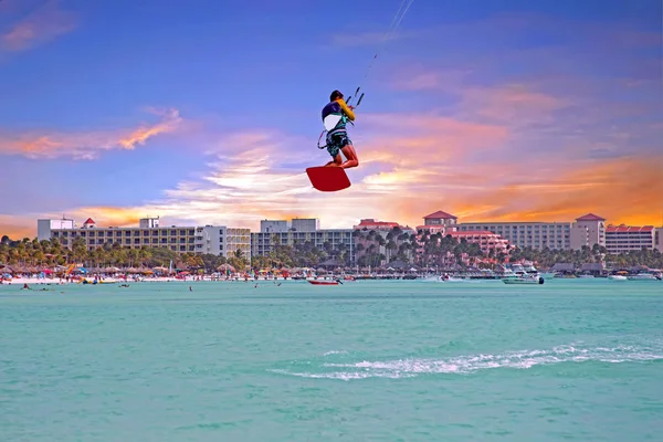 Kite Surfare Palm Beach Aruba Island Vid Solnedgången — Stockfoto