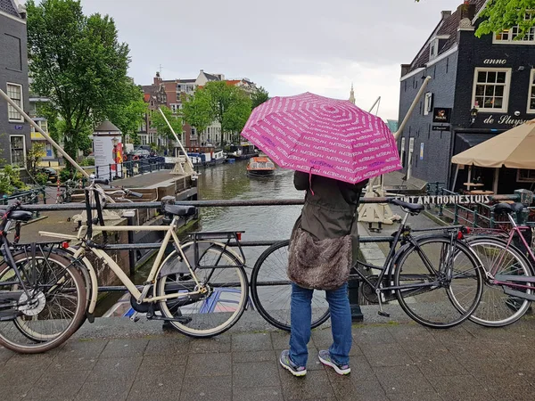 Amsterdam Nizozemsko Května 2018 Turistické Pamětihodnosti Deštivé Amsterdamu Nizozemsku — Stock fotografie