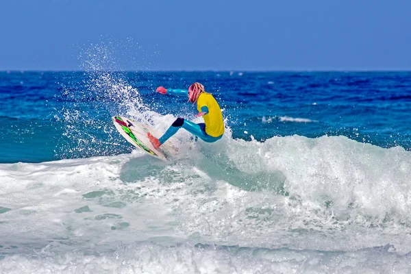 Vale Figueiras Portugal Août 2018 Surfeur Attrapant Une Vague Compétition — Photo