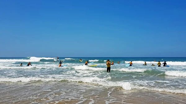 Vale Figueiras Portogallo Luglio 2018 Surfisti Che Prendono Lezioni Surf — Foto Stock