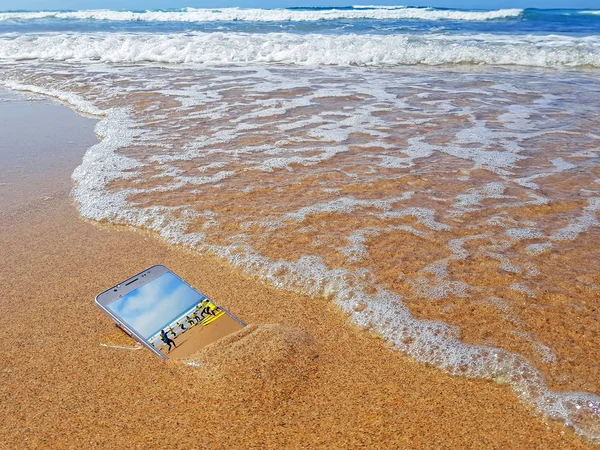 Smartphone Laten Vallen Het Water Van Oceaan — Stockfoto