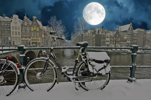 Città Panoramica Amsterdam Innevata Nei Paesi Bassi Inverno Notte — Foto Stock