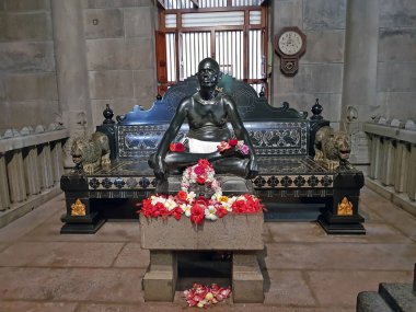 Tiruvanamalai, Hindistan - 8 Aralık 2018: Heykeli Sri Ramana Maharshi Ashram Tiruvanamalai Hindistan içinde