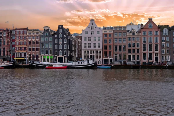 Medieval houses along the river Amstel in Amsterdam Netherlands — Stock Photo, Image