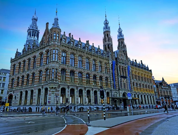 Magna Plaza in Amsterdam Netherlands at sunset — Stock Photo, Image