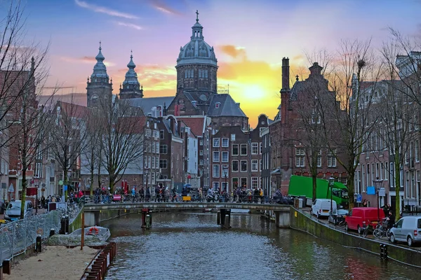City scenic from Amsterdam in the Netherlands with the Nicolaas — Stock Photo, Image
