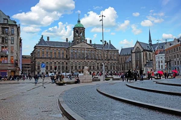 城市风景从阿姆斯特丹在荷兰与水坝广场 — 图库照片