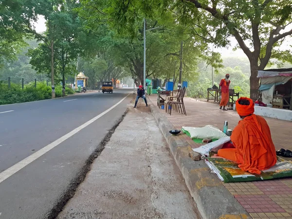 Tiruvanamalai, India - 11 de diciembre de 2019: Escena callejera en Tiruvan — Foto de Stock