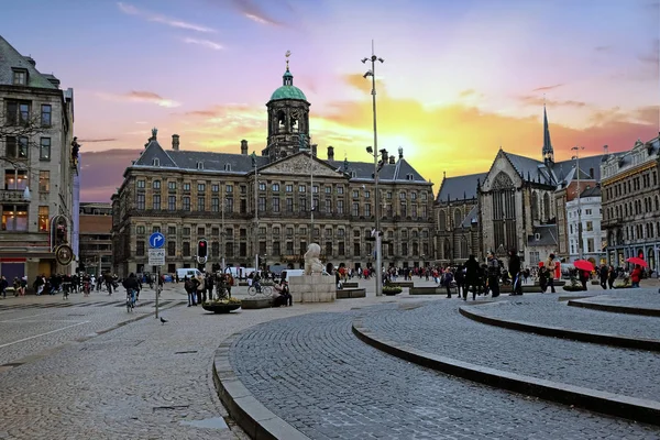 Stadtbild von Amsterdam in den Niederlanden mit dem Damm squar — Stockfoto