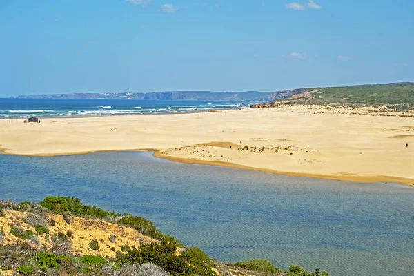 Kijk op Carapateira beach aan de westkust in Portugal — Stockfoto