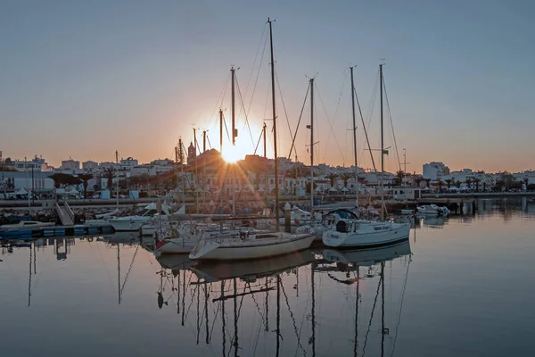 Το λιμάνι από το Λάγος της το Αλγκάρβε της Πορτογαλίας στο ηλιοβασίλεμα — Φωτογραφία Αρχείου
