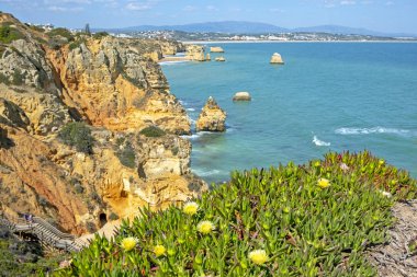Algarve Lagos Portekiz Praia D'Ana doğal kayalar