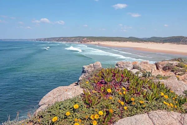 Zobacz na Carapateira plaży na West Coast w Portugalii — Zdjęcie stockowe