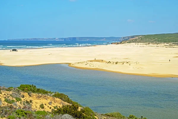 Vista sobre la playa de Carapateira en la costa oeste de Portugal — Foto de Stock