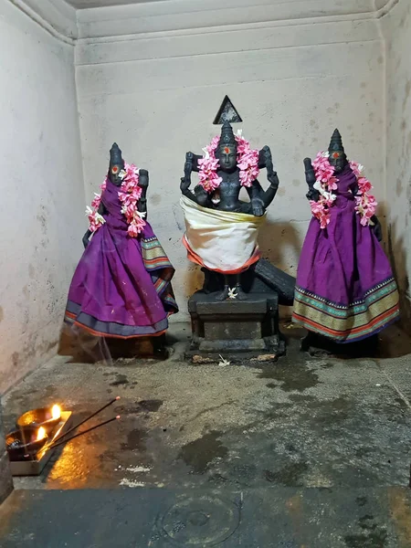 Estatuas antiguas en el Ashram de Sri Ramana en Tiruvanamalai India — Foto de Stock