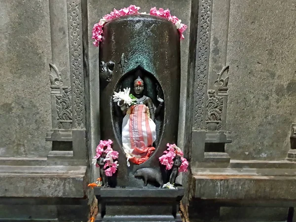 Αρχαίο άγαλμα Durga στο Ασάσραμ Σρι Ραντάνα στο Τιρουβανμαλάι — Φωτογραφία Αρχείου
