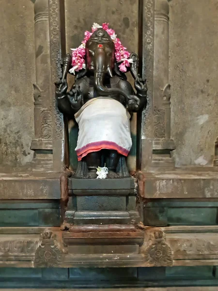 Antigua estatua de Ganesha en el Ashram de Ramana en Tiruvanamalai Ind — Foto de Stock