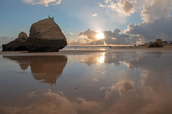 Praia Tres Irmaos w Alvor w Algarve Portugalia — Zdjęcie stockowe