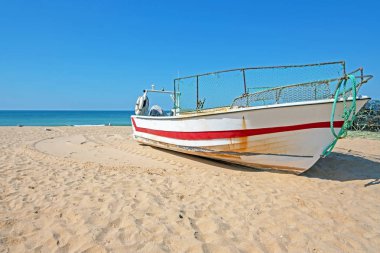 Algarve Armacao de Pera sahilde Eski balıkçıtekne 